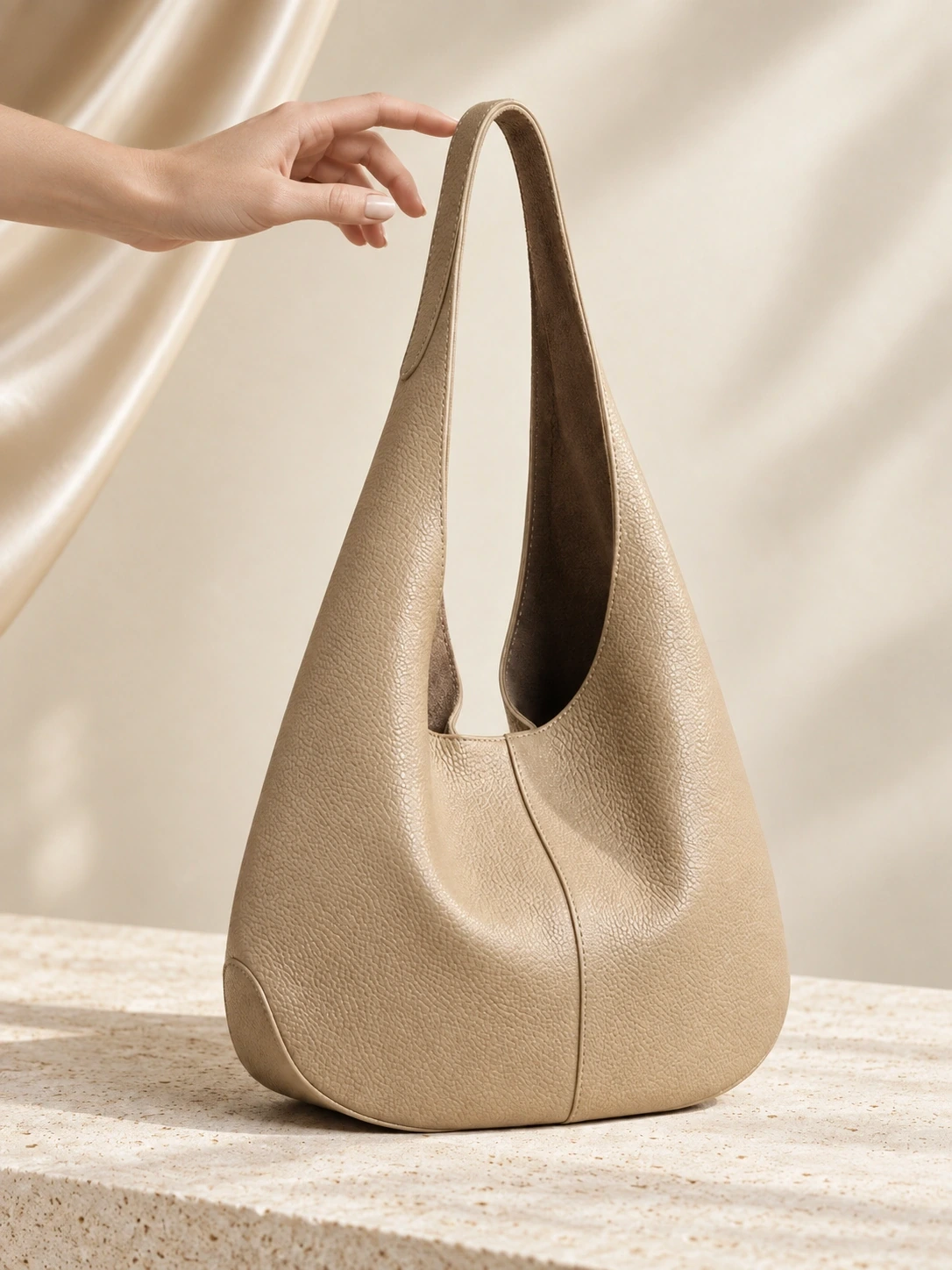 Soft open hobo silhouette ready to lift